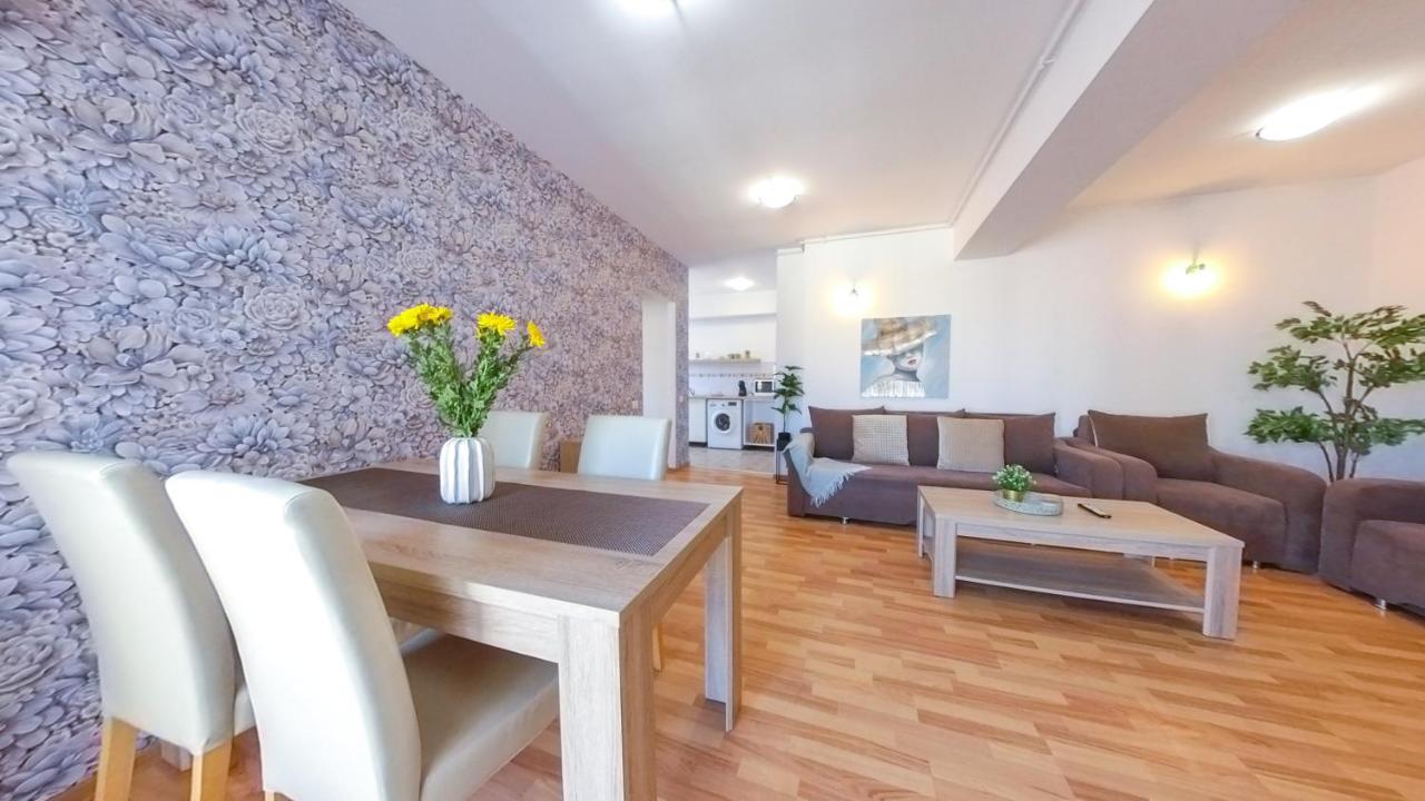 Old Town Flowery Apartment Bucharest Exterior photo